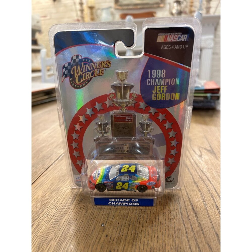 Jeff Gordon 1998 Champion NASCAR Diecast Car Winners Circle Ages 4+